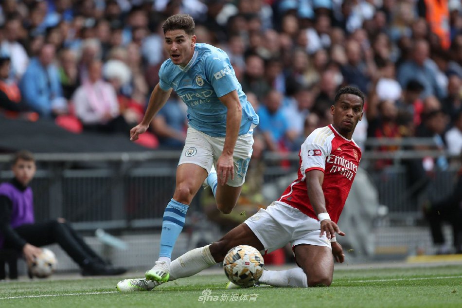 截然不同的 截然不同的