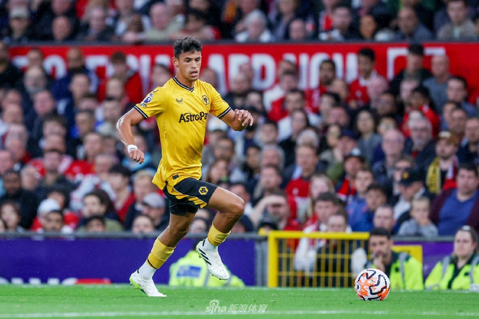 展的浪潮中 展的浪潮中